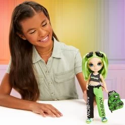 MGA Rainbow High Junior High Fashion Doll - Jade Hunter (Green) 19 MGA Rainbow High Junior High Fashion Doll - Jade Hunter (Green) -Schleich Store mga rainbow high junior high fashion doll jade hunter green 9